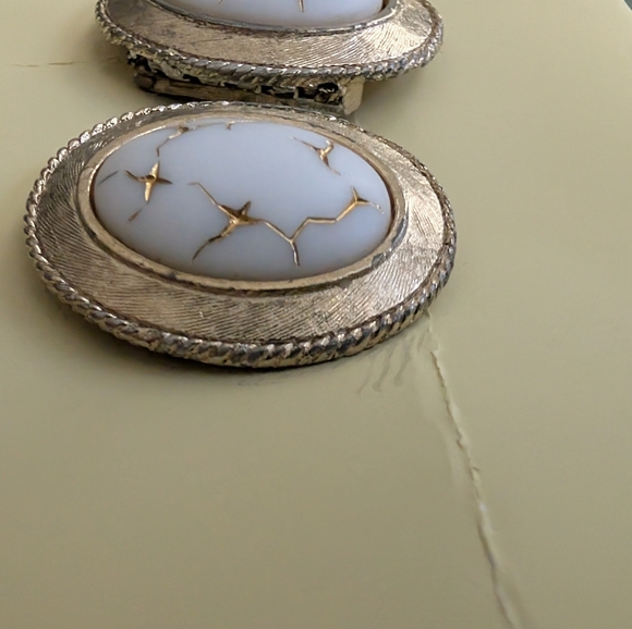 Vintage Dante White & Gold Cufflink Set. White Marbled Oval Stone Cufflinks - Picture 3 of 9